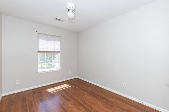 Building Photo - Large  3 Bedroom home in Sanford