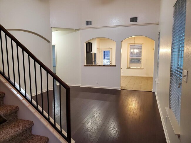 Building Photo - 2017 Nestlewood Dr