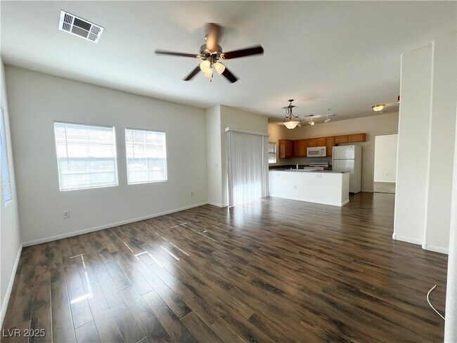 Foto del edificio - 3925 Legend Hills St