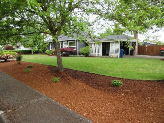 Building Photo - Three Bedroom Home in Keizer on corner lot