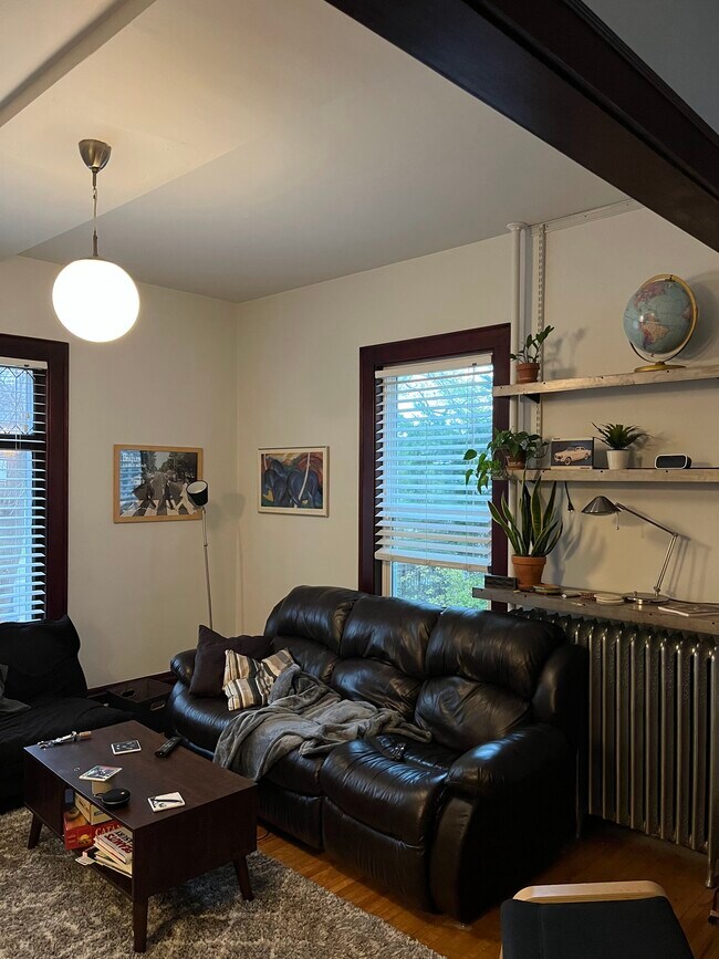 Sala de estar - 2544 Aldrich Ave S