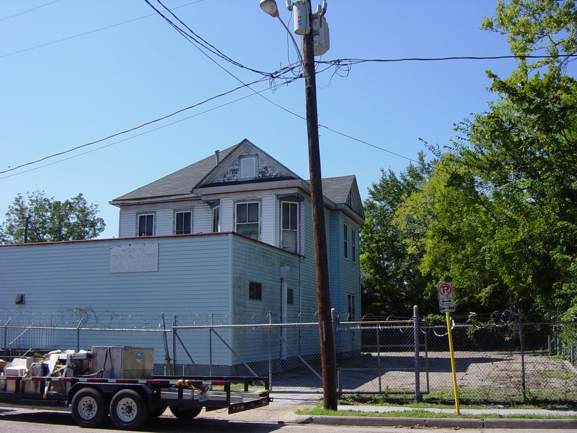 Building Photo - Hardy Rooming House