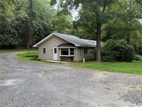 Building Photo - 7 Tanglewood Park Dr