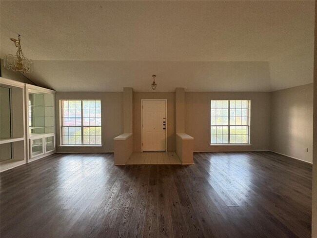 Foto del edificio - 16311 Rockgate Dr