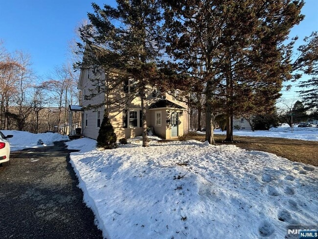 Building Photo - 86 Ringwood Ave