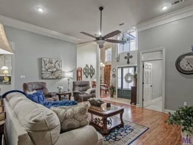 Building Photo - Beautiful 3 Bedroom Single Family Home in ...