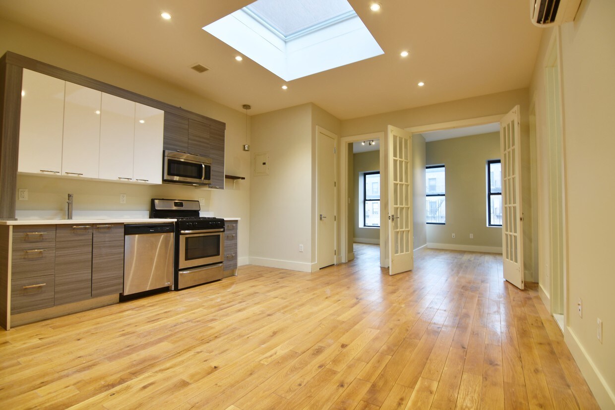 Foto principal - 348 St Nicholas Ave