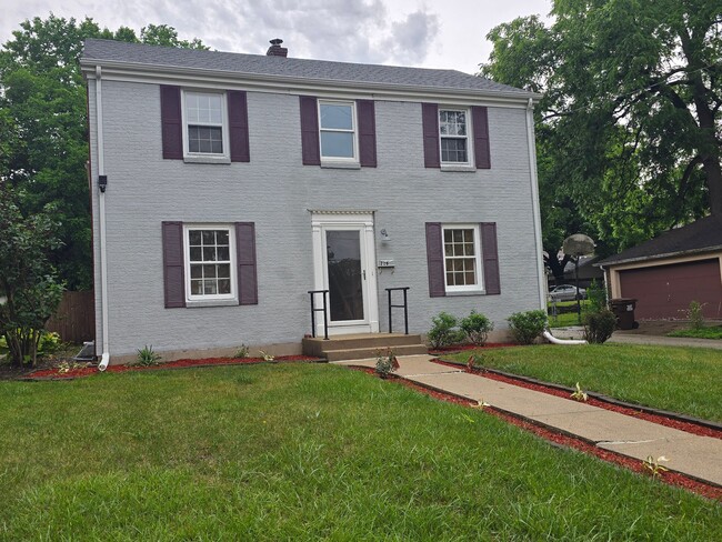 Building Photo - 216 Robert Ave
