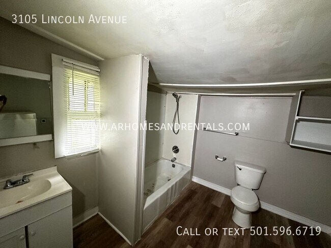 Building Photo - 3105 Lincoln Ave