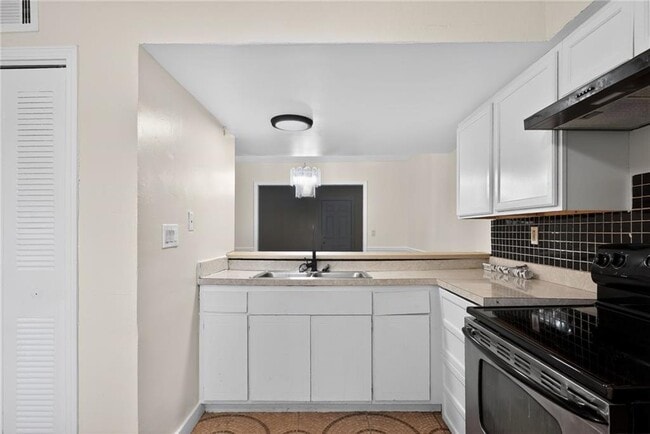 Foto del edificio - 6071 Regent Manor