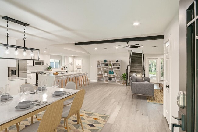 Foto del edificio - Charming Prestonwood home with peaceful backyard oasis