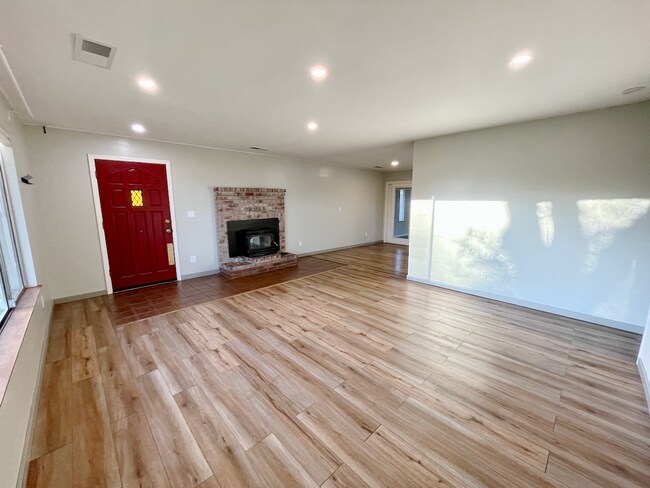 Foto del edificio - 9733 Hidden Ln