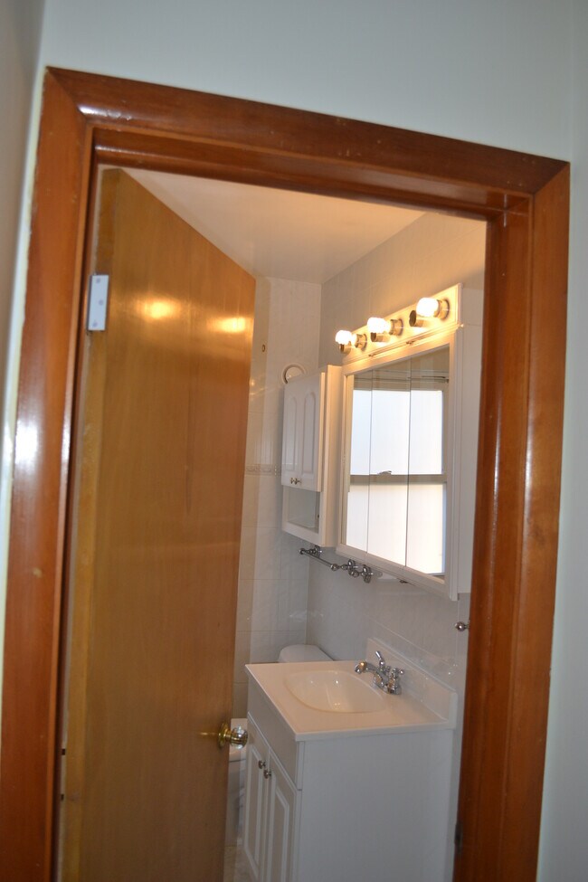 2nd Bath - 4240 Oakton St