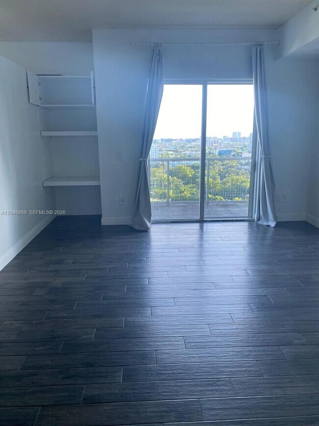 Foto del edificio - 10 SW South River Dr