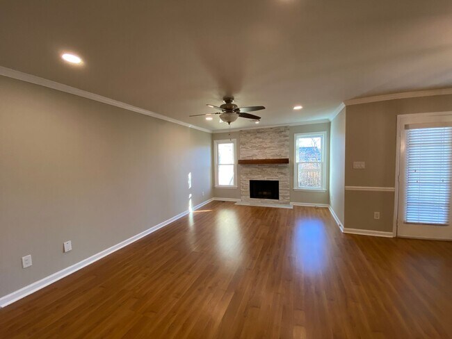 Foto del edificio - Well Maintained 2 Bedroom 2.5 Bath Townhome in Great Marietta Location w/ a Unfinished Basement