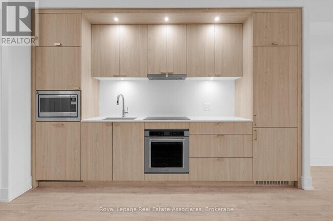 Building Photo - 259 The Kingsway