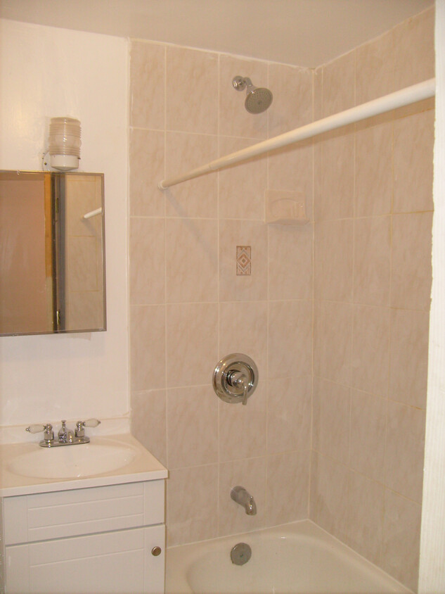 Primary Photo - 449 Mercer St