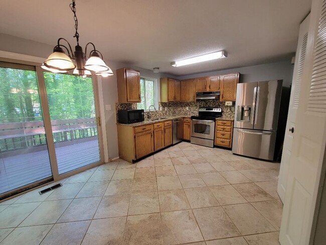 Foto del edificio - 3307 Piney Grove...Split Level...Avail NOW!!!