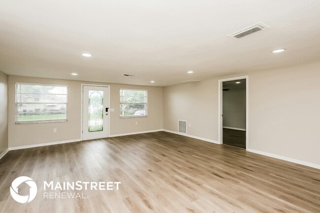 Building Photo - 3914 Pensdale Dr