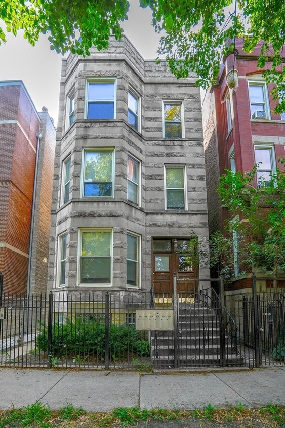 Primary Photo - 1444 N Maplewood Ave