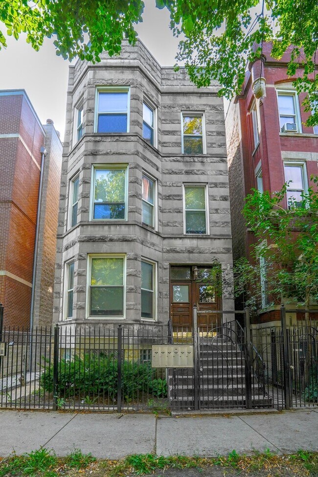 Building Photo - 1444 N Maplewood Ave