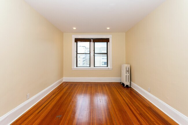 Building Photo - 55 Burbank St
