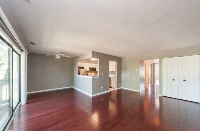 Foto del edificio - 209 W Court of Shorewood