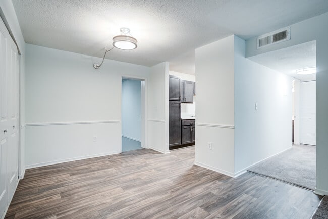 Building Photo - Crown Pointe