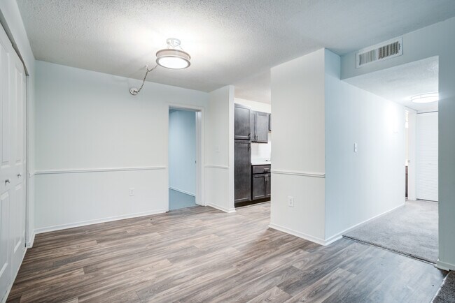 Foto del edificio - Crown Pointe
