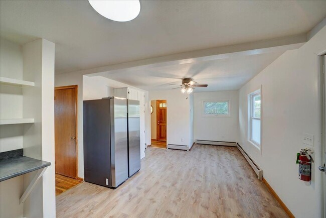 Foto del edificio - Spacious 3-Bedroom + Office | Updated Kitc...