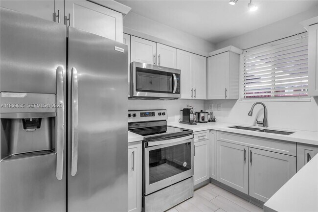 Foto del edificio - 10718 NW 87th Ct