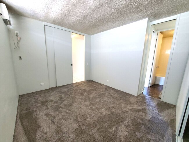 Foto del edificio - Secured unit in an Unbeatable Location!