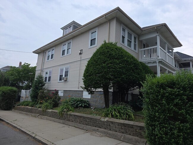 Building Photo - 32 Boutwell St