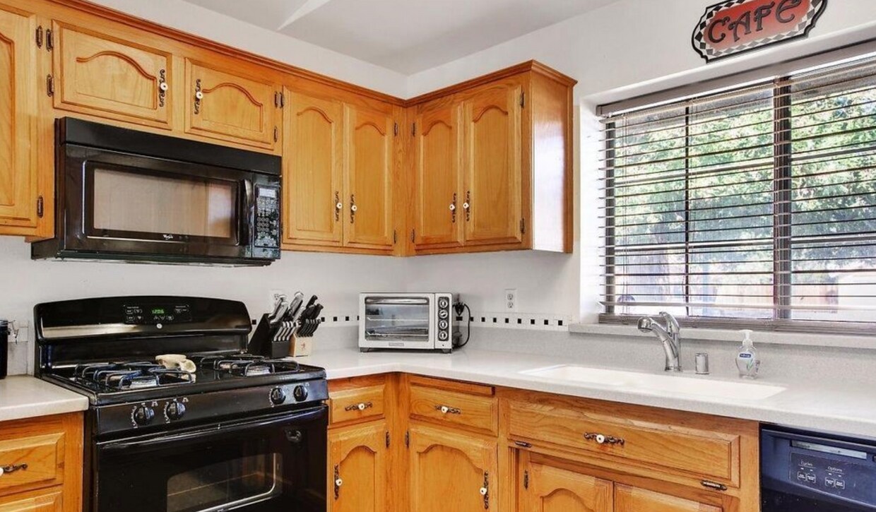 Foto principal - 10601 Sunset Canyon Dr