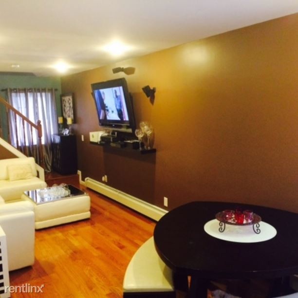 Foto del edificio - 6315 Forest Ave