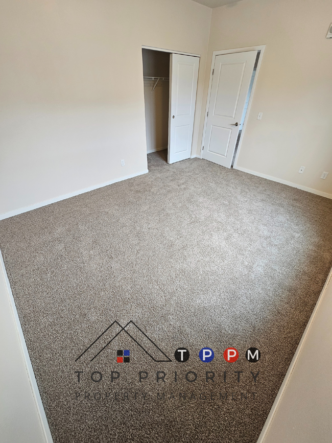 Building Photo - 2 Bedroom | 1 Bathroom Apartment in Cedar ...