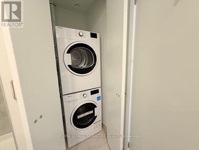 Photo du bâtiment - 1 Fairview Rd E