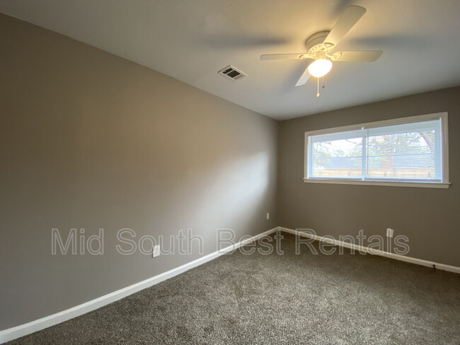 Building Photo - 4823 Summerlane Ave