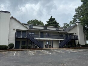 Building Photo - 1001 Park Hill Dr