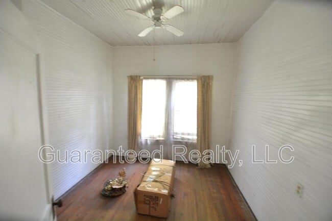 Building Photo - 1465 E Boulevard St