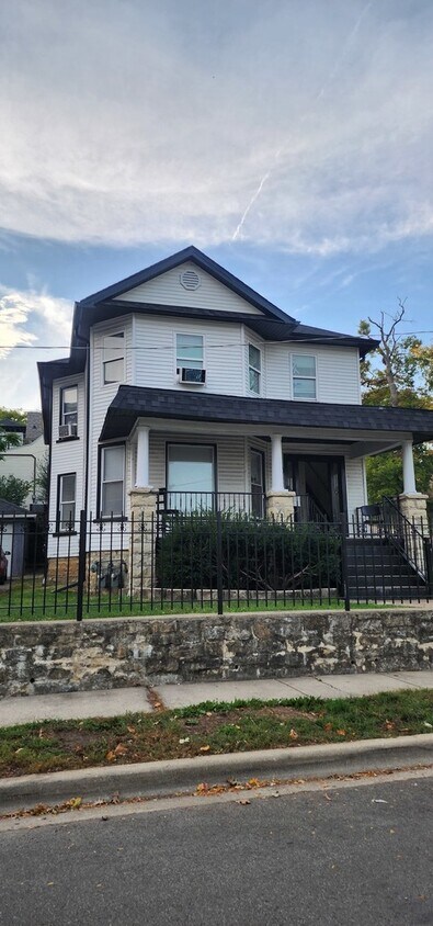 Building Photo - 1 S Cagwin Ave