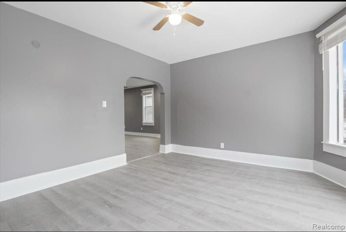 Primary Photo - 3415 E Canfield St
