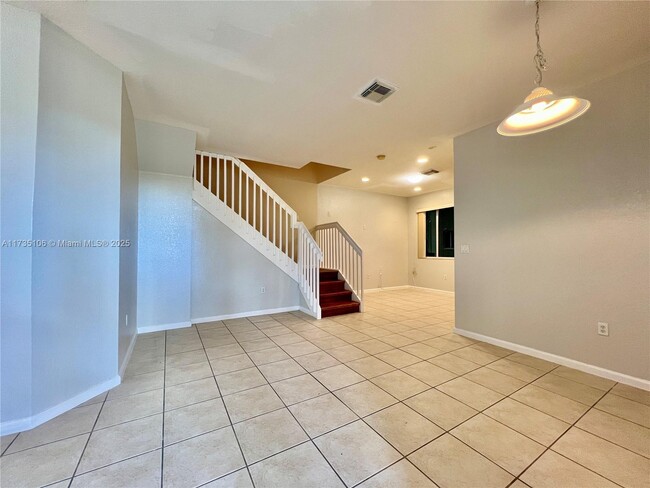 Foto del edificio - 21423 NW 13th Ct