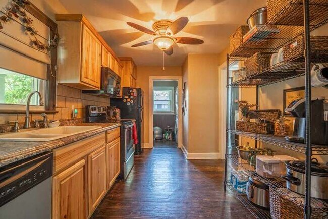 Foto del edificio - 1025 McElroy Way