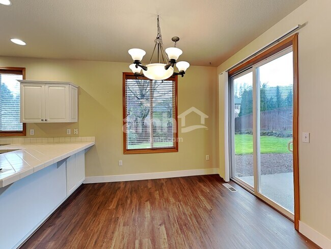 Foto del edificio - 495 Sunset Ridge Dr