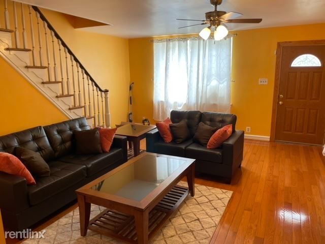 Building Photo - 3 br, 1.5 bath Townhome - 1435 Stirling St