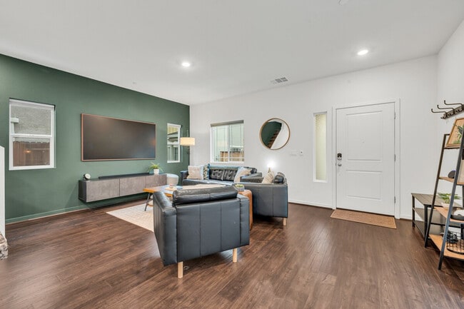 Building Photo - 6001 San Rafael Ln