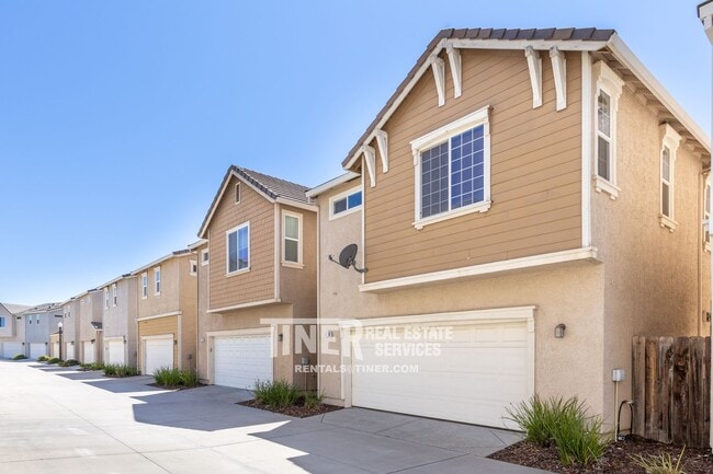 Building Photo - Stunning Natomas Home Close to Everything