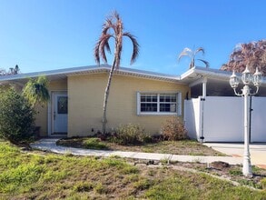 Building Photo - 340 Carrousel Ct