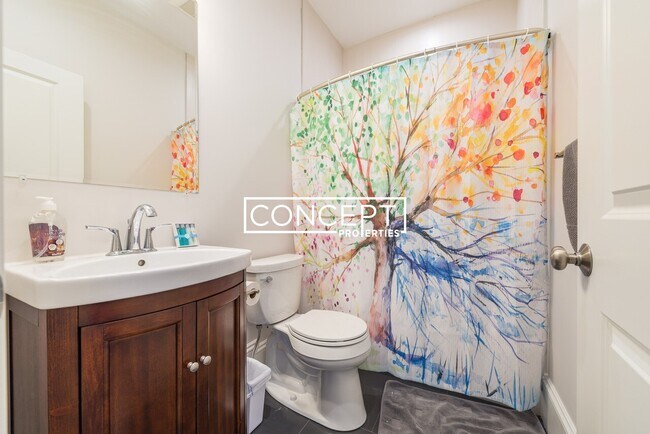 Foto del edificio - 2044 Beacon St